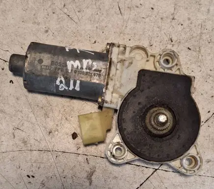 Mercedes-Benz E W211 Front door window regulator motor 2118202942 993626101