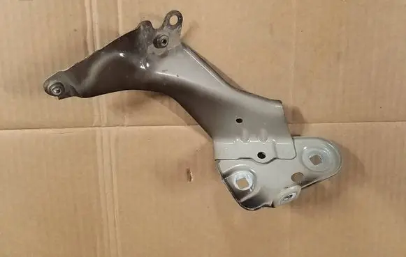 Skoda Octavia Mk4 Fender mounting bracket 5E3821228