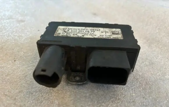 Mercedes-Benz A W169 Glow plug pre-heat relay A6401530479 899087000 6401530479