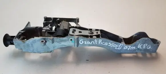 Rear door exterior handle/bracket