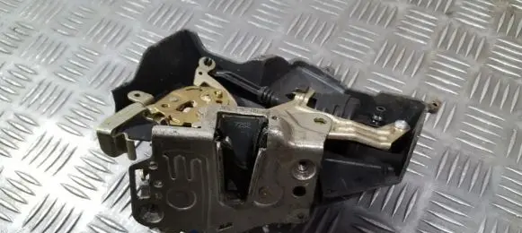 Mercedes-Benz C W202 Rear door lock 2027300535 2027330108