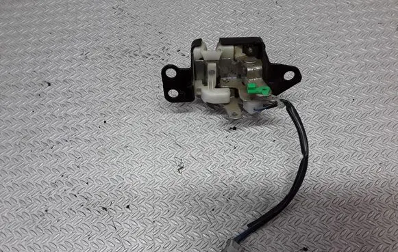 Honda CR-V Tailgate window lock/catch/latch 