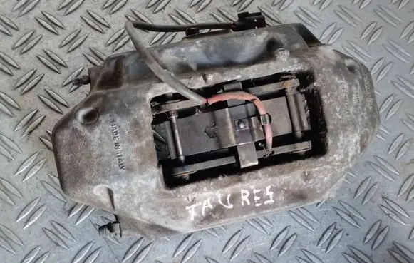 Front brake caliper