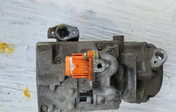 Renault Twingo III Air conditioning (A/C) compressor (pump) 926000134R