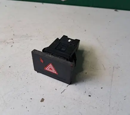 Volkswagen Touareg I Hazard light switch 7L6953235
