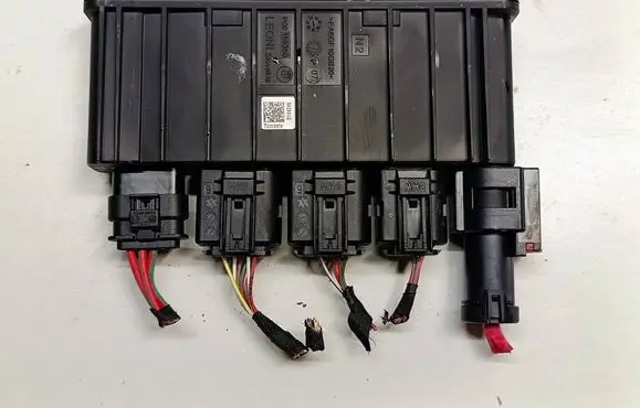 Mini Cooper F57 Power management control unit 8661071S7 8661071 18576710