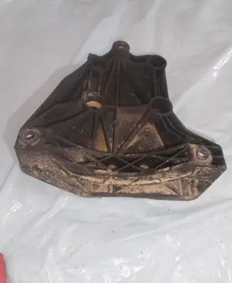 BMW 5 E60 E61 A/C compressor mount bracket 7792202