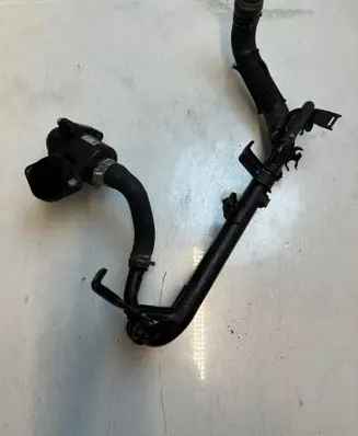 Audi A4 S4 B7 8E 8H Thermostat housing 21231