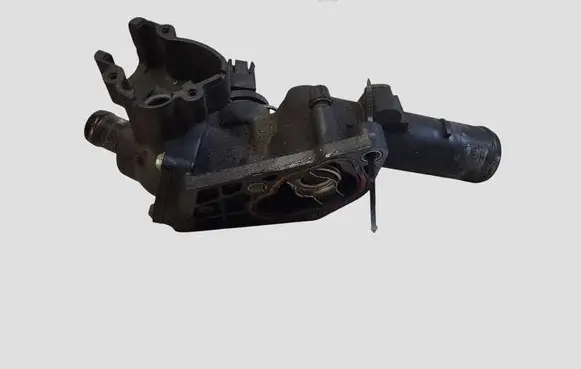 Mercedes-Benz A W176 Thermostat/thermostat housing 110609813R