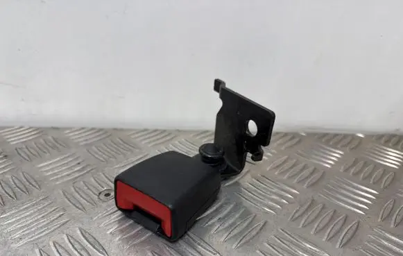 Alfa Romeo Giulia Rear seatbelt buckle 156112955