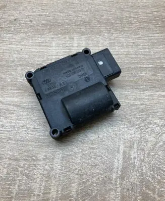 Audi A8 S8 D3 4E Air flap motor/actuator 4E0820511 0132801323