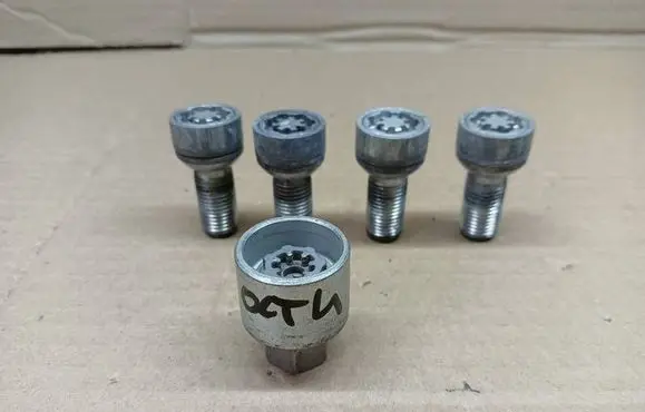 Skoda Octavia Mk4 Anti-theft wheel nuts and lock 