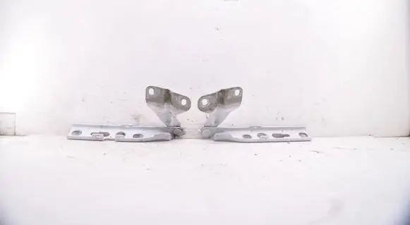 Audi Q3 8U Engine bonnet/hood hinges 8U0823301 8U0823302
