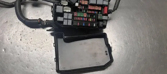 Toyota Auris E180 Fuse box set 8266202590