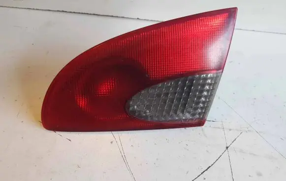 Toyota Avensis T220 Tailgate rear/tail lights 23300202