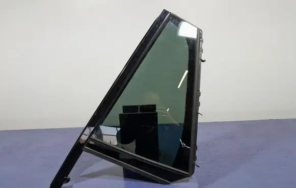 BMW X5 E53 Rear door window glass 7444075
