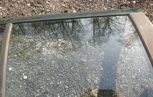 Peugeot 406 Rear door window glass as2