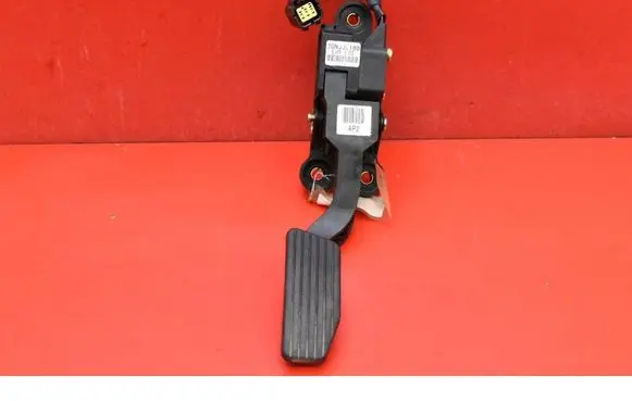 Hyundai Tucson JM Accelerator throttle pedal 327262E300