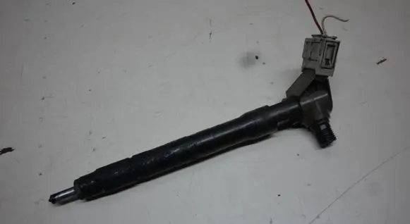 Mazda 3 II Fuel injector SH0113H50