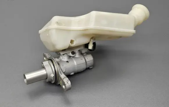 Master brake cylinder