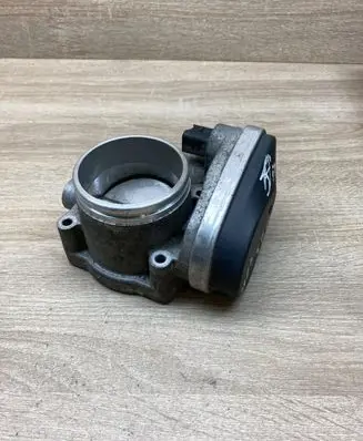 BMW 5 E60 E61 Throttle valve 7502444
