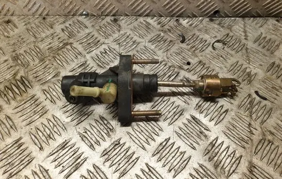 Toyota Avensis T250 Clutch slave cylinder 