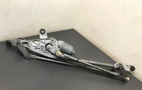 Suzuki Grand Vitara II Front wiper linkage and motor