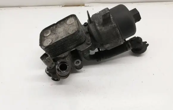 Volvo V50 Oil filter mounting bracket