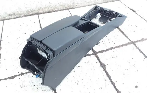 Mercedes-Benz C W204 Center console A2046800150