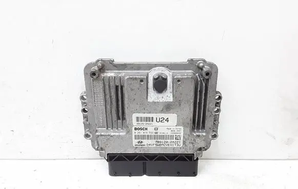 Hyundai i40 Engine control unit/module 0281019573