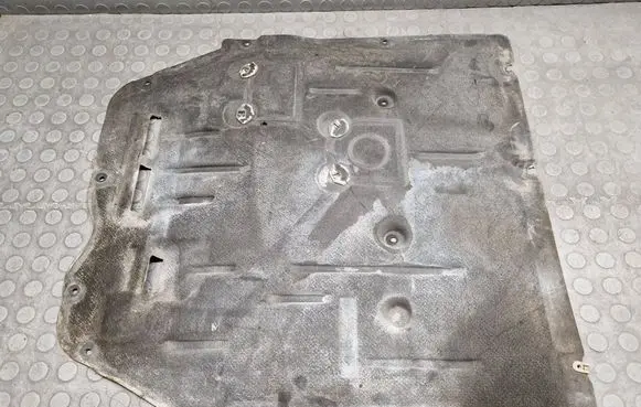 BMW 2 Active Tourer U06 Engine splash shield/under tray 8498395