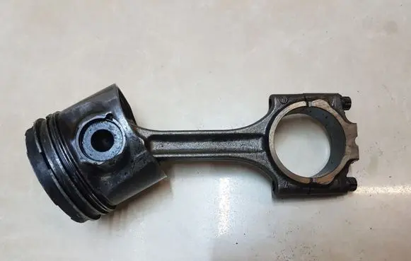 Volvo S60 Piston with connecting rod