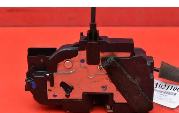 Nissan Pulsar Rear door lock