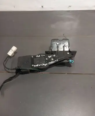 Hyundai Coupe Tailgate lock latch 812302C000