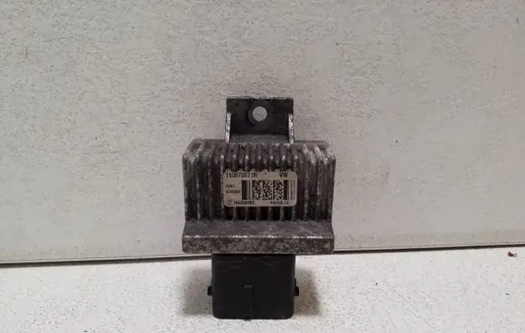 Nissan Navara D23 Glow plug pre-heat relay 110678071R