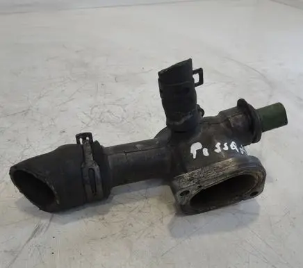 Volkswagen PASSAT B5.5 Engine coolant pipe/hose 038121133A