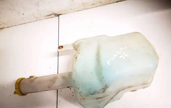 Windshield washer fluid reservoir/tank