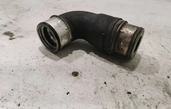 Volkswagen Golf V Intercooler hose/pipe 038131111A