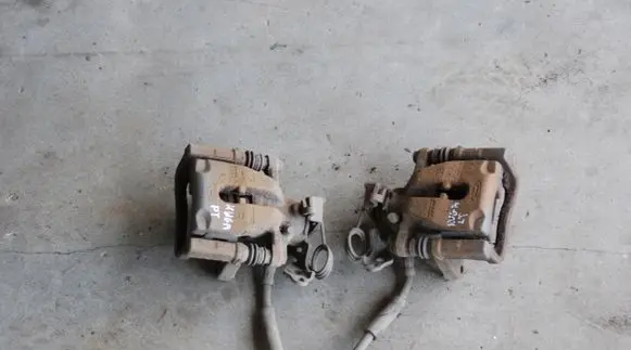 Ford Kuga I Rear brake caliper 163KM