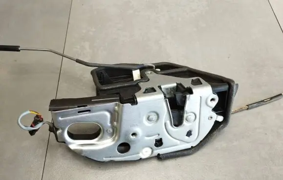 BMW X6 E71 Front door lock 7315022