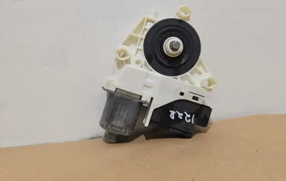 Jeep Renegade Front door window regulator motor 0130822664