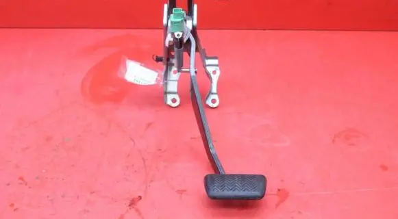Toyota Avensis T270 Accelerator throttle pedal