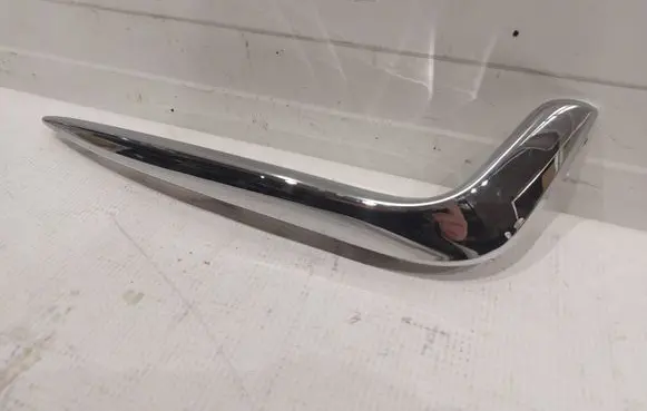 Chrysler Pacifica Front fog light trim/grill 6WF74SZ0AA 6WF70TRMAA