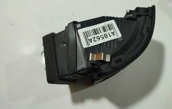 Skoda Octavia Mk2 (1Z) Dash center air vent grill 1Z0819702A
