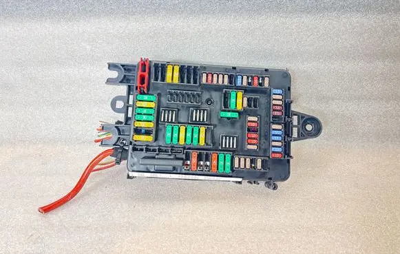 BMW X5 F15 Fuse module 6819651 9325000005 04072016