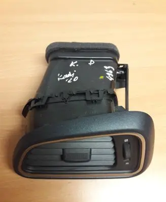 Renault Kadjar Dashboard side air vent grill/cover trim 867616734R 00189100