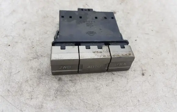 Nissan X-Trail T30 Differential lock switch NOCODE