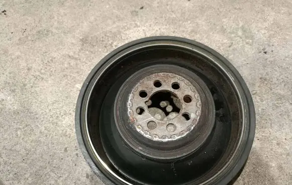 Audi A6 S6 C5 4B Crankshaft pulley 