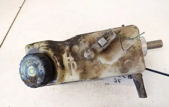 Brake fluid reservoir