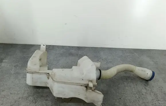 Peugeot 308 Windshield washer fluid reservoir/tank 
